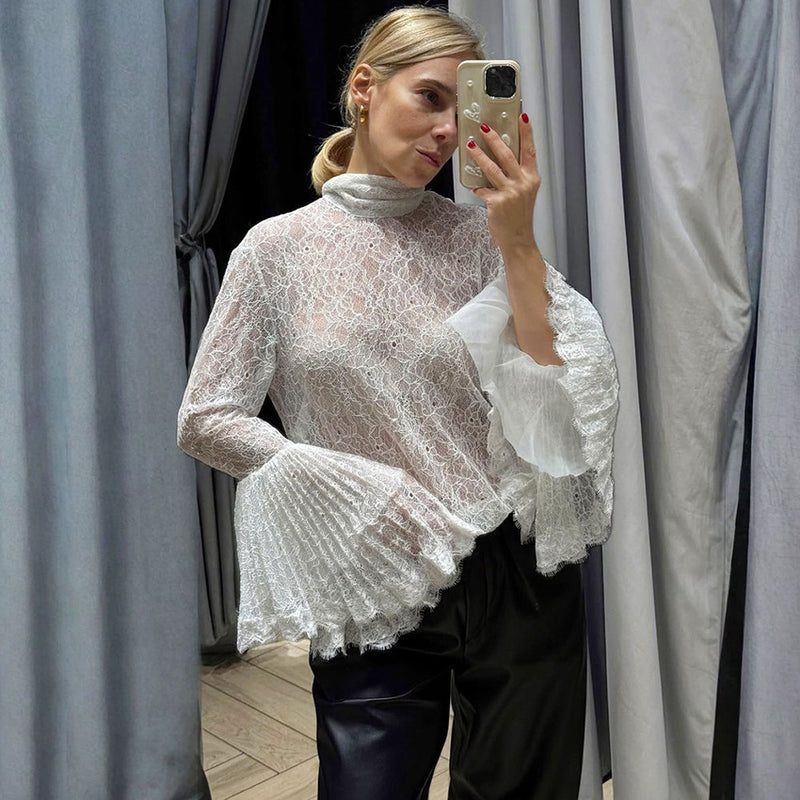Beautifully Crafted Blouse in a Classic Style
