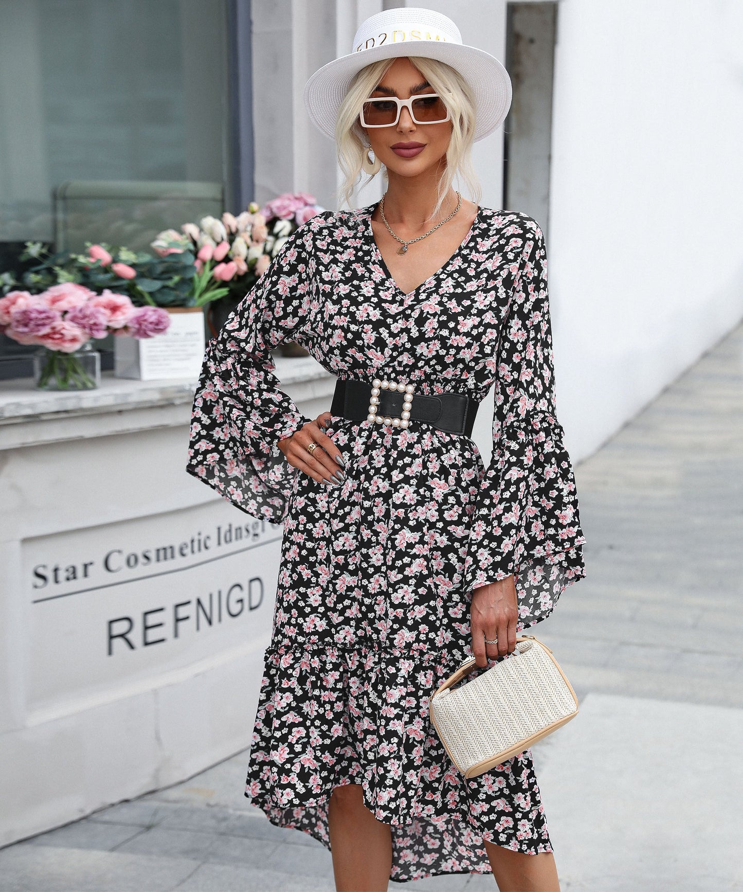 Effortlessly Elegant Dress with a Timeless Design