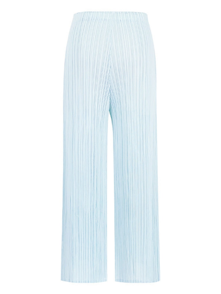 Well Tailored Pants with a Graceful Silhouette