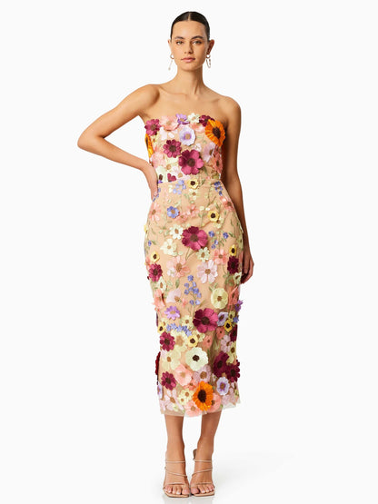 Well Tailored Dress with a Graceful Silhouette