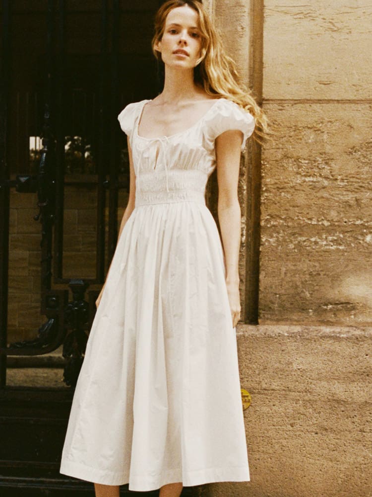 Effortlessly Elegant Dress with a Timeless Design