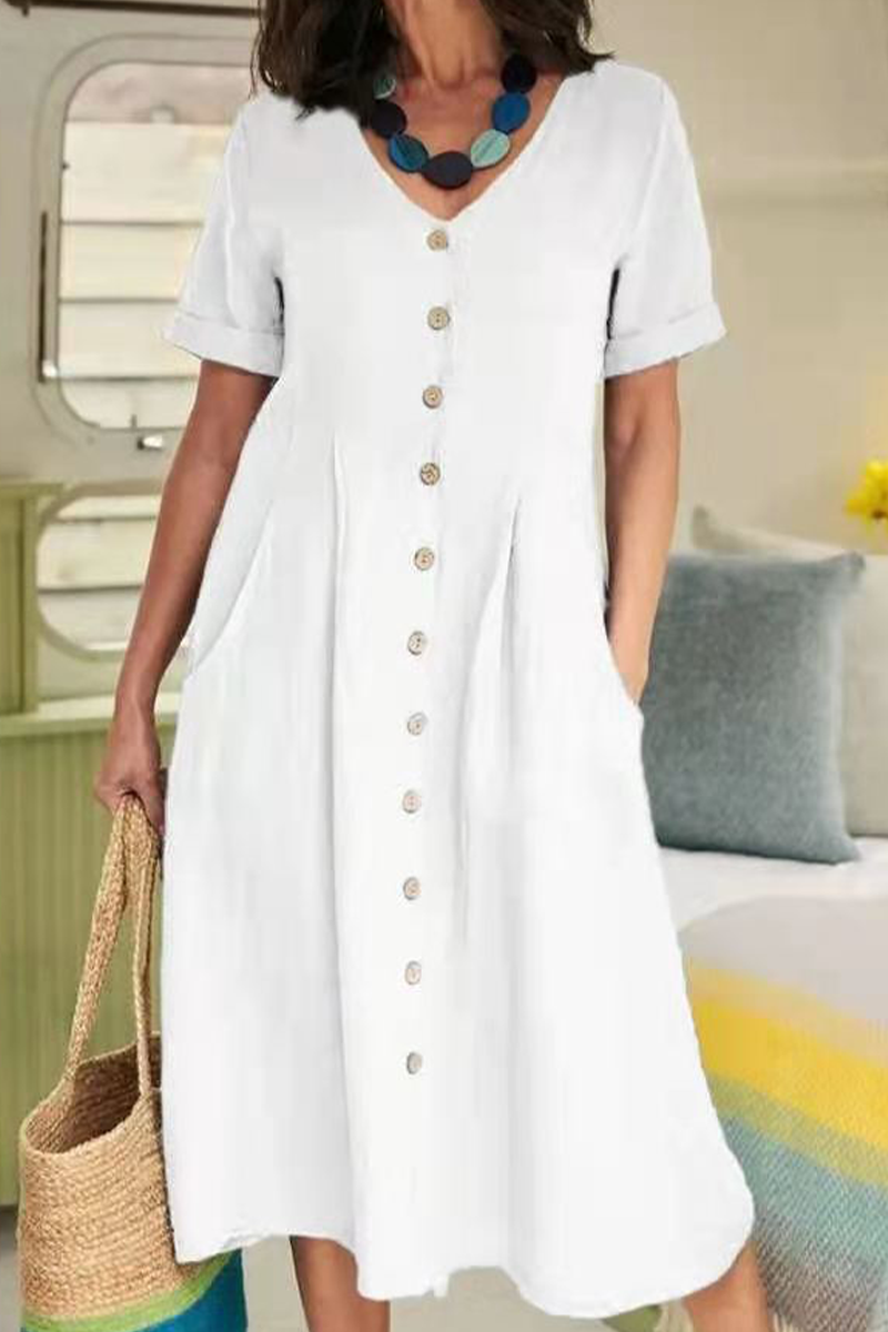 Effortlessly Elegant Dress with a Timeless Design