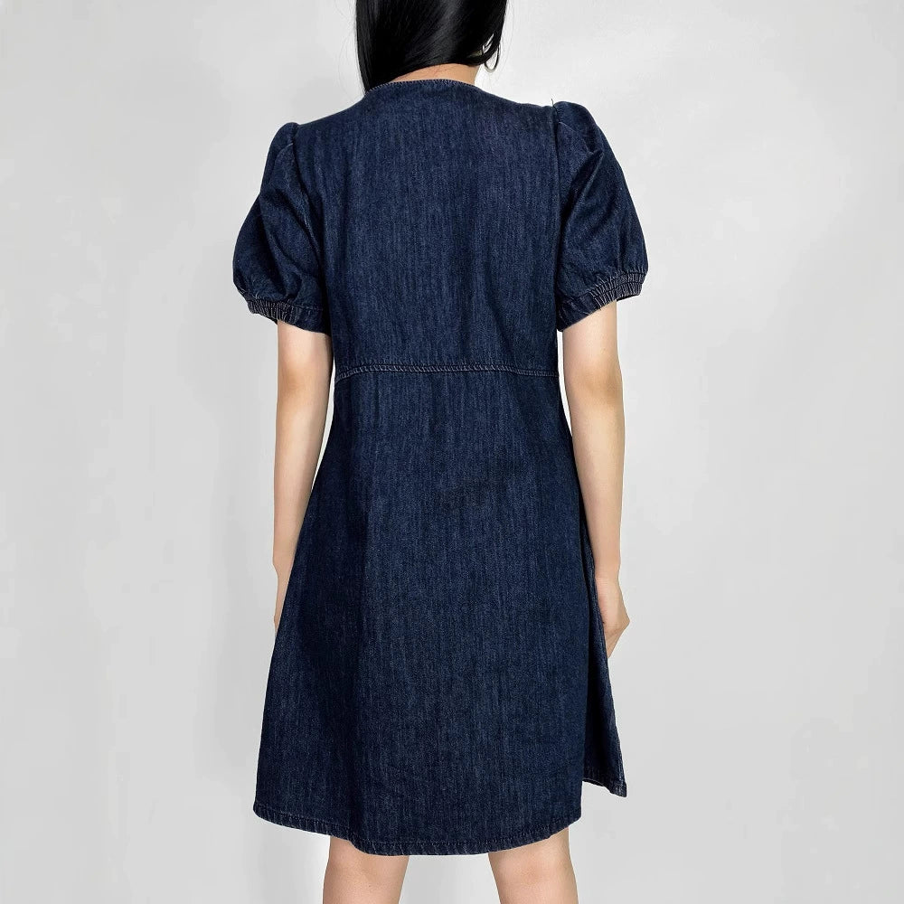 Classic Vintage Dress with a Flattering Fit