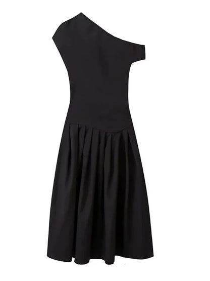Well Tailored Dress with a Graceful Silhouette