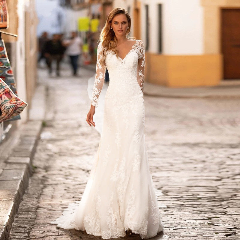 Beautifully Finished Dress in a Timeless Design