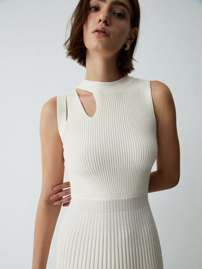 Well Tailored Sweater with a Graceful Silhouette