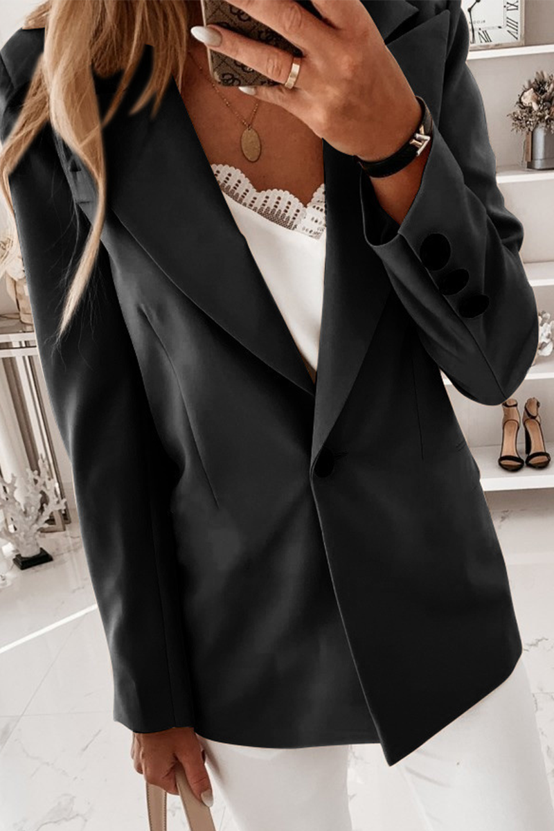 Effortlessly Elegant Garment with a Timeless Design