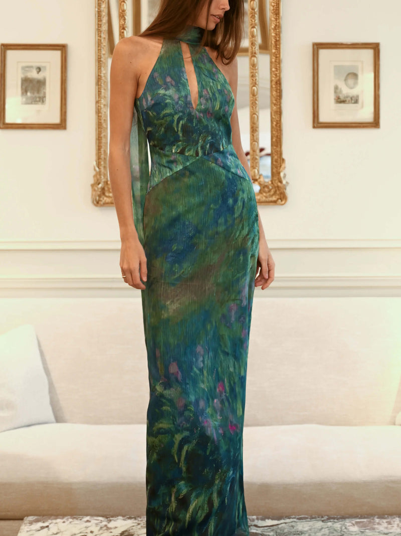Beautifully Finished Dress in a Timeless Design
