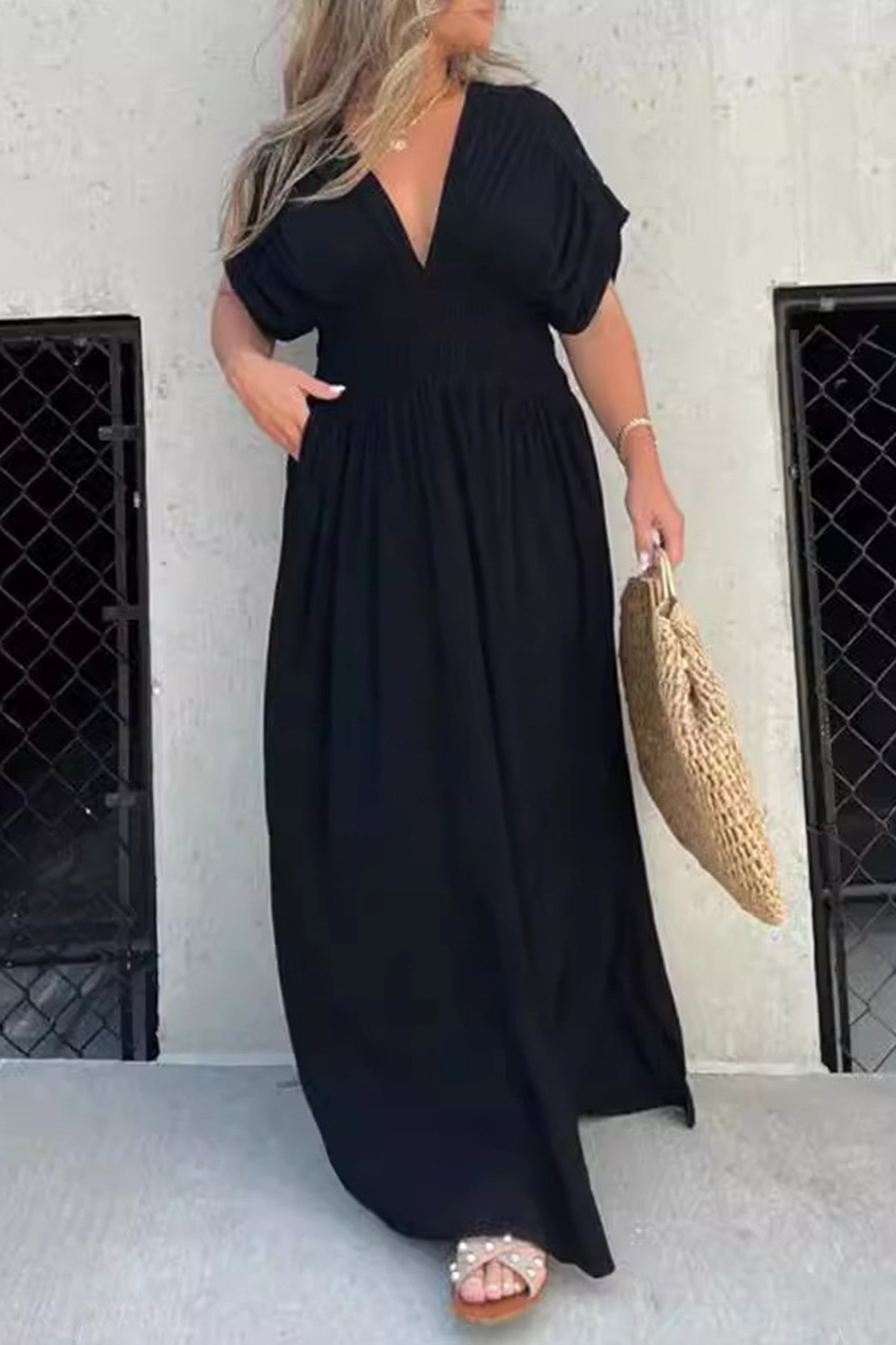 Well Tailored Dress with a Graceful Silhouette