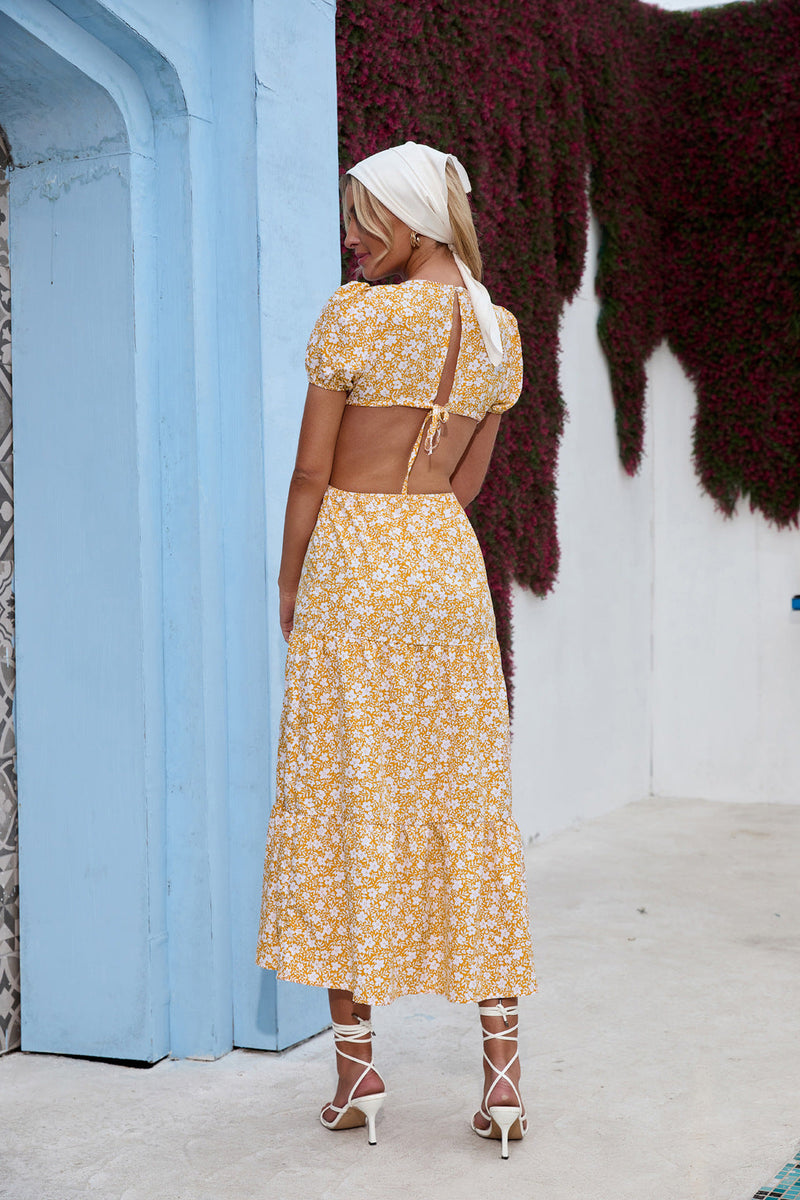 Beautifully Finished Dress in a Timeless Design