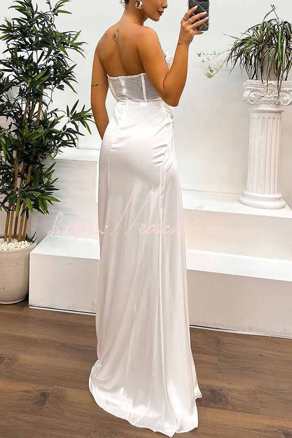 Beautifully Finished Dress in a Timeless Design