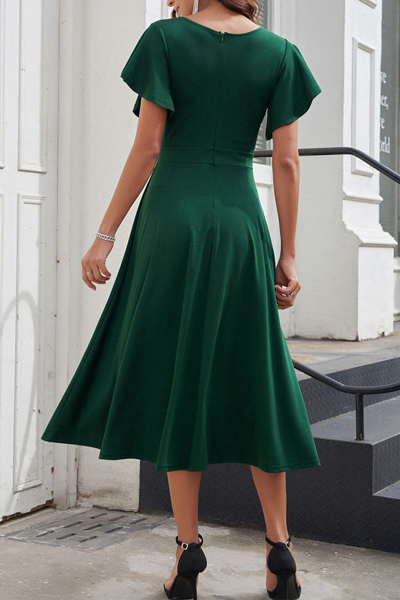 Well Tailored Dress with a Graceful Silhouette