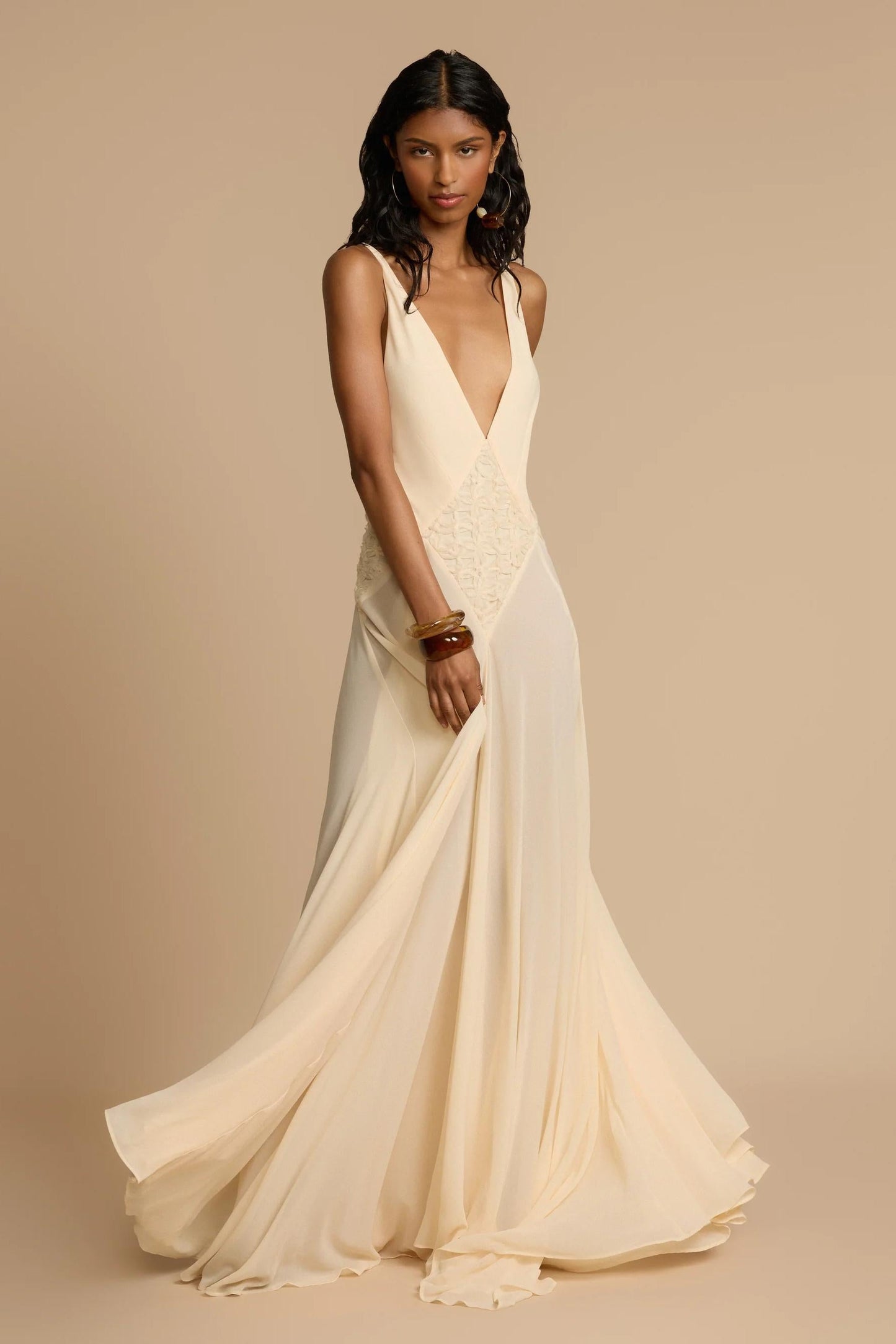 Beautifully Finished Dress in a Timeless Design