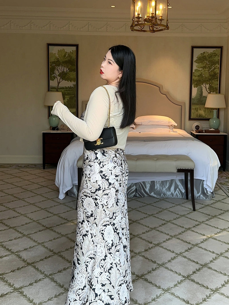 Effortlessly Elegant Dress with a Timeless Design