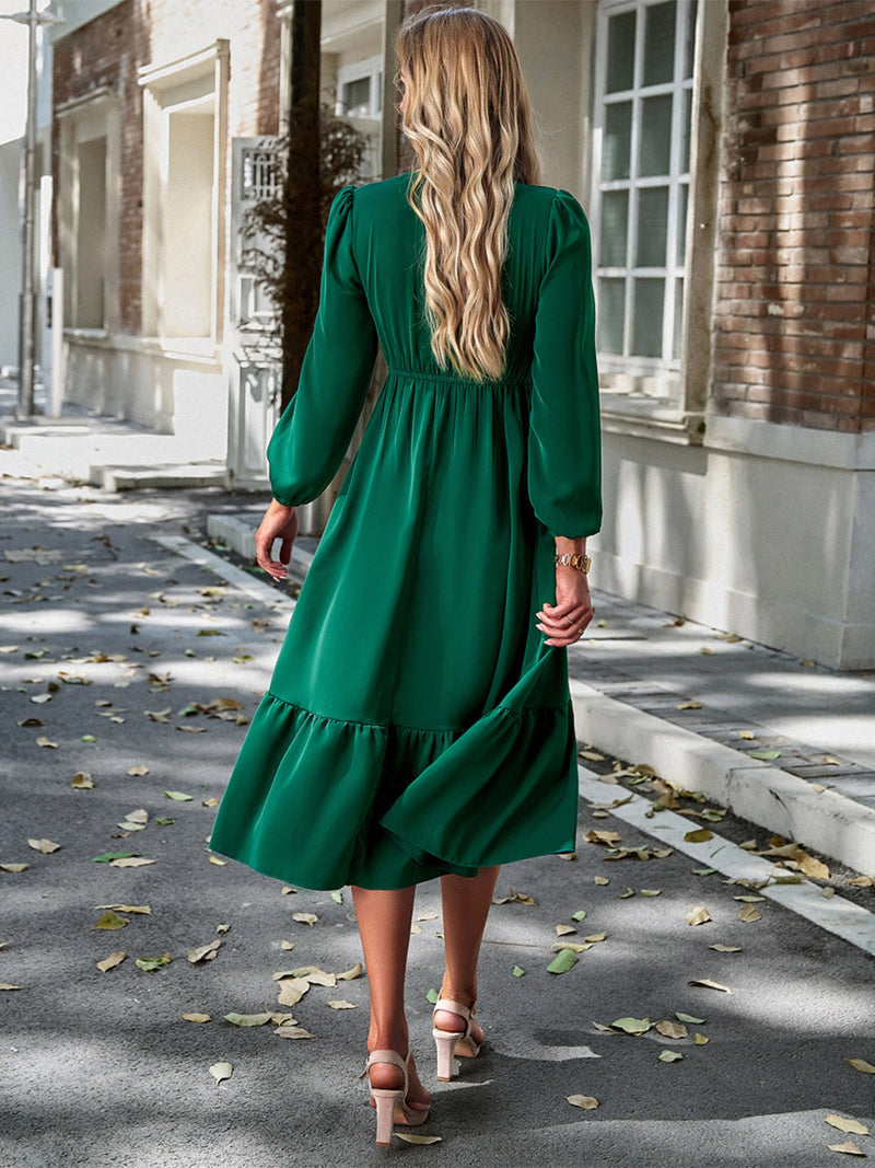 Beautifully Finished Dress in a Timeless Design
