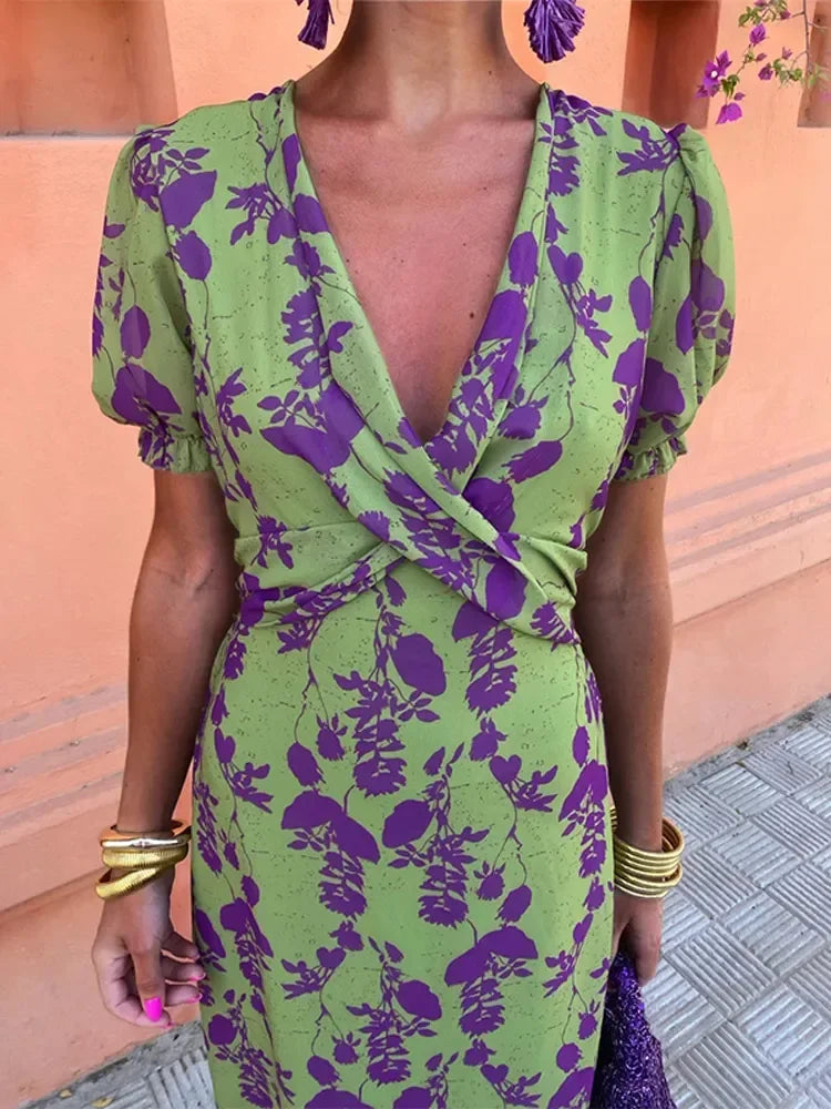 Well Tailored Dress with a Graceful Silhouette