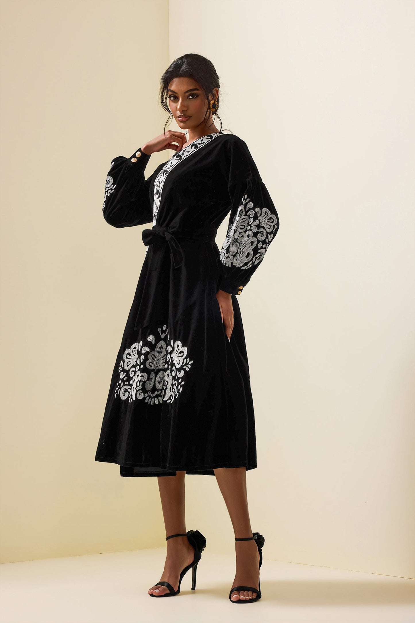 Well Tailored Dress with a Graceful Silhouette