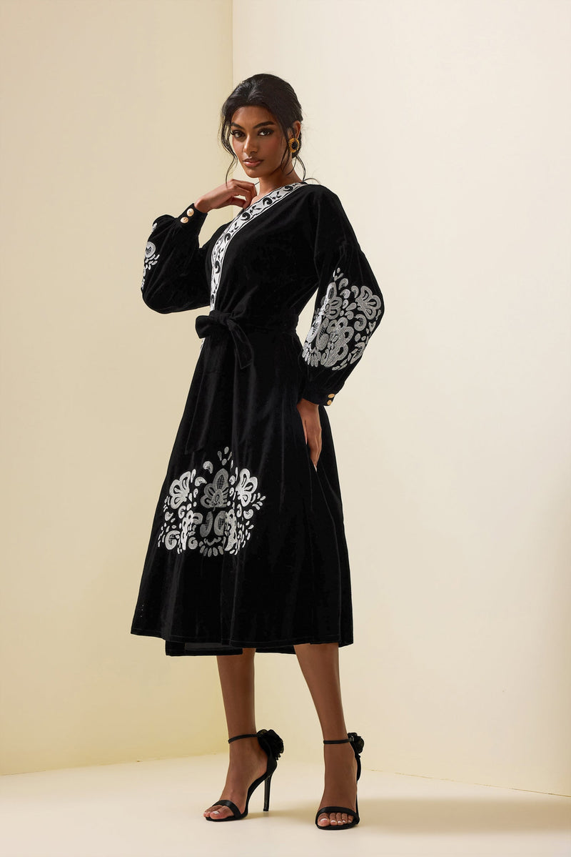 Well Tailored Dress with a Graceful Silhouette