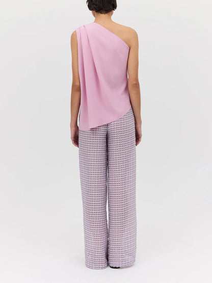Effortlessly Elegant Top with a Timeless Design