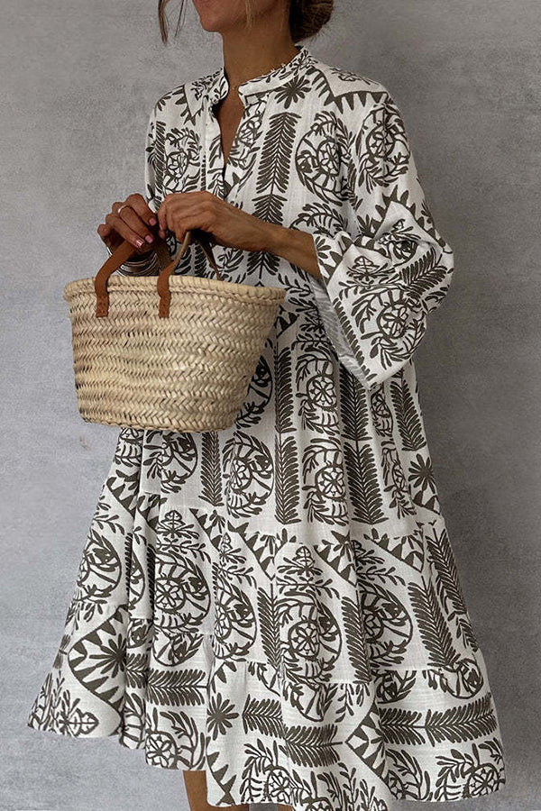 Effortlessly Elegant Dress with a Timeless Design