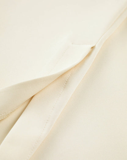 Effortlessly Elegant Pants with a Timeless Design
