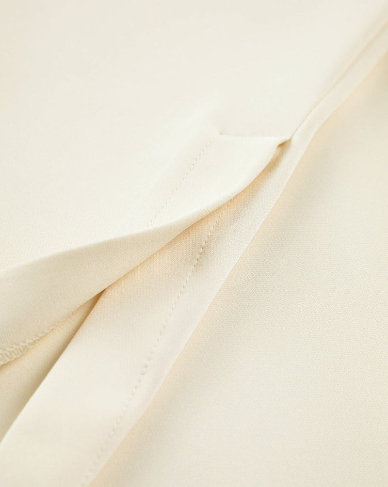 Effortlessly Elegant Pants with a Timeless Design