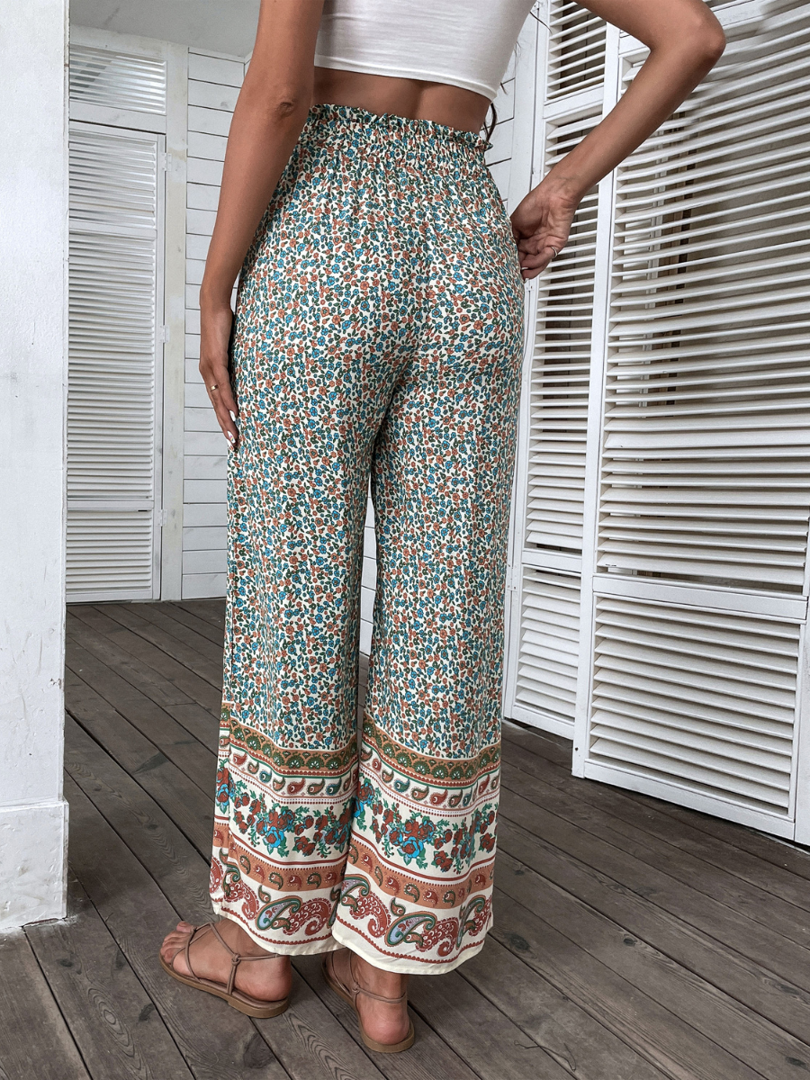 Effortlessly Elegant Pants with a Timeless Design