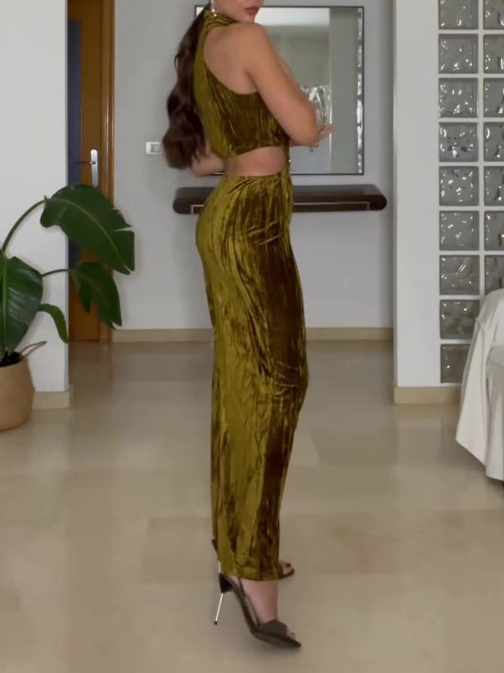 Sophisticated Garment with a Clean Classic Look