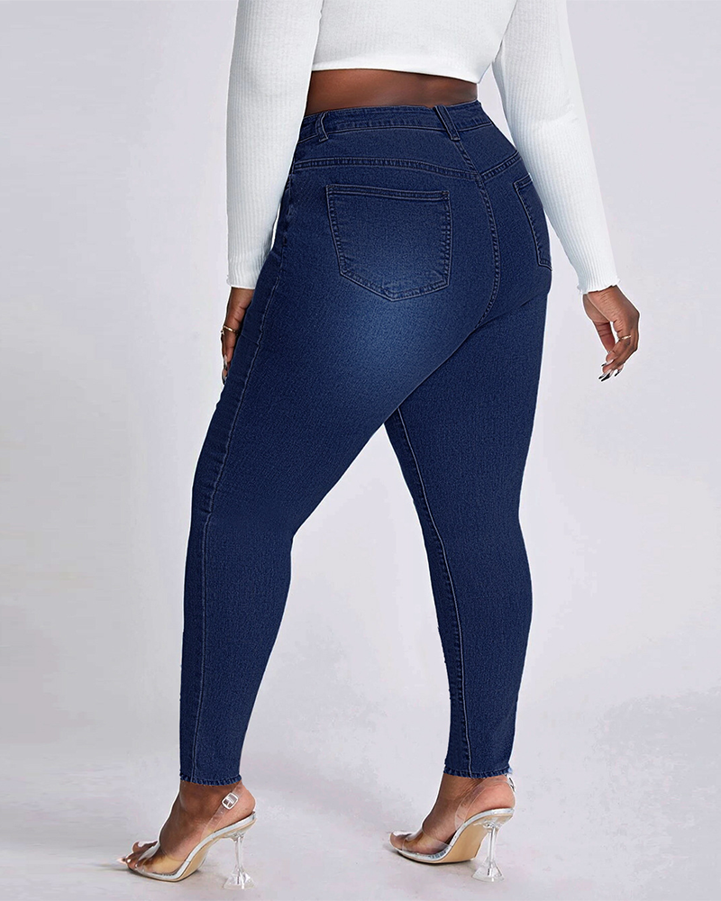 Well Tailored Garment with a Graceful Silhouette