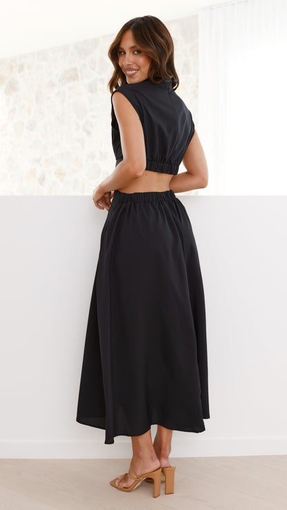 Polished Dress with an Effortless Classic Look