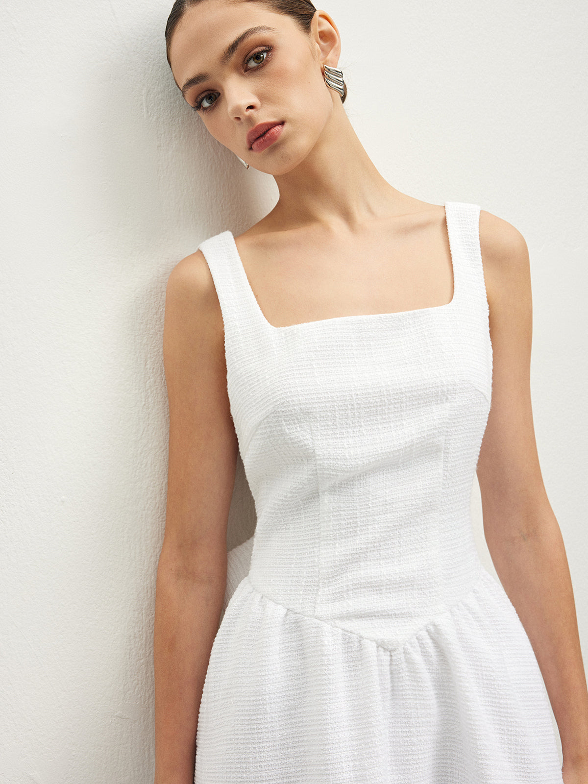 Beautifully Finished Dress in a Timeless Design