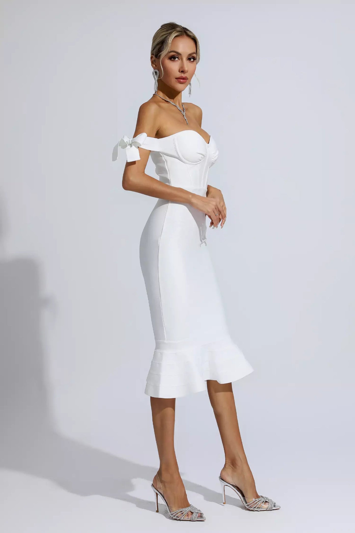 Well Tailored Dress with a Graceful Silhouette