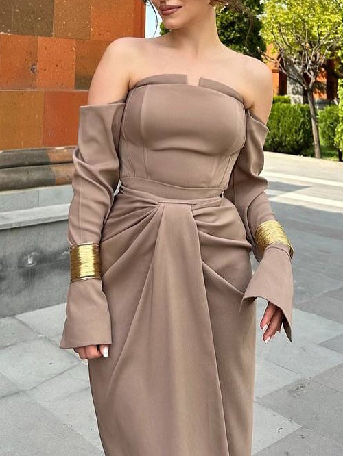 Well Tailored Dress with a Graceful Silhouette
