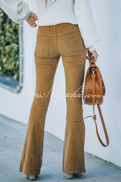 Effortlessly Elegant Pants with a Timeless Design