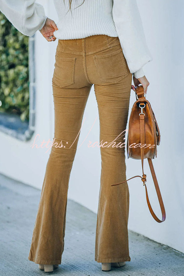 Effortlessly Elegant Pants with a Timeless Design