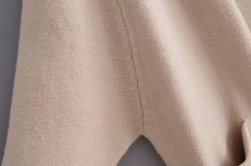 Effortlessly Elegant Cardigan with a Timeless Design