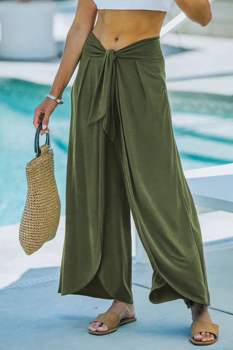 Effortlessly Elegant Pants with a Timeless Design