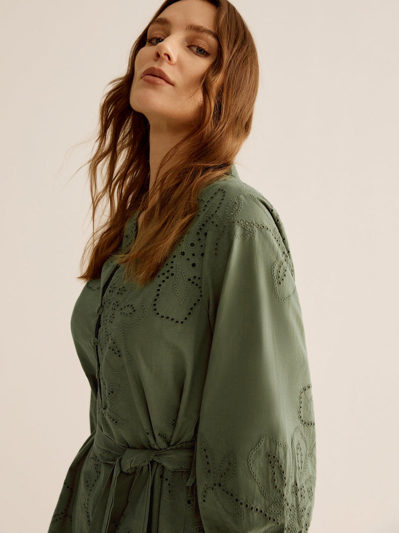 Well Tailored Dress with a Graceful Silhouette