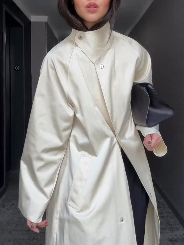 Well Tailored Coat with a Graceful Silhouette