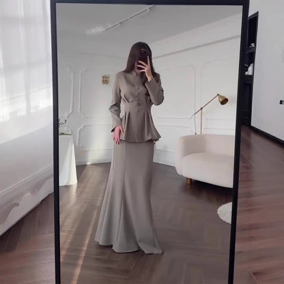 Beautifully Finished Dress in a Timeless Design