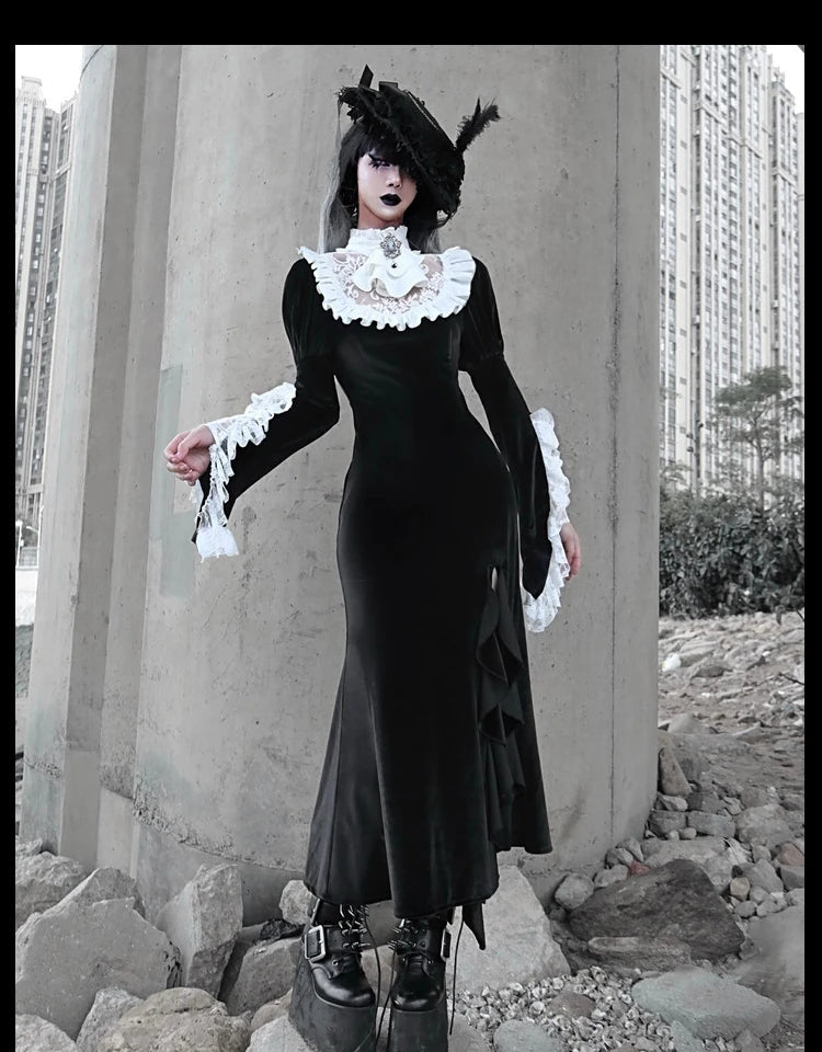 Beautifully Finished Dress in a Timeless Design
