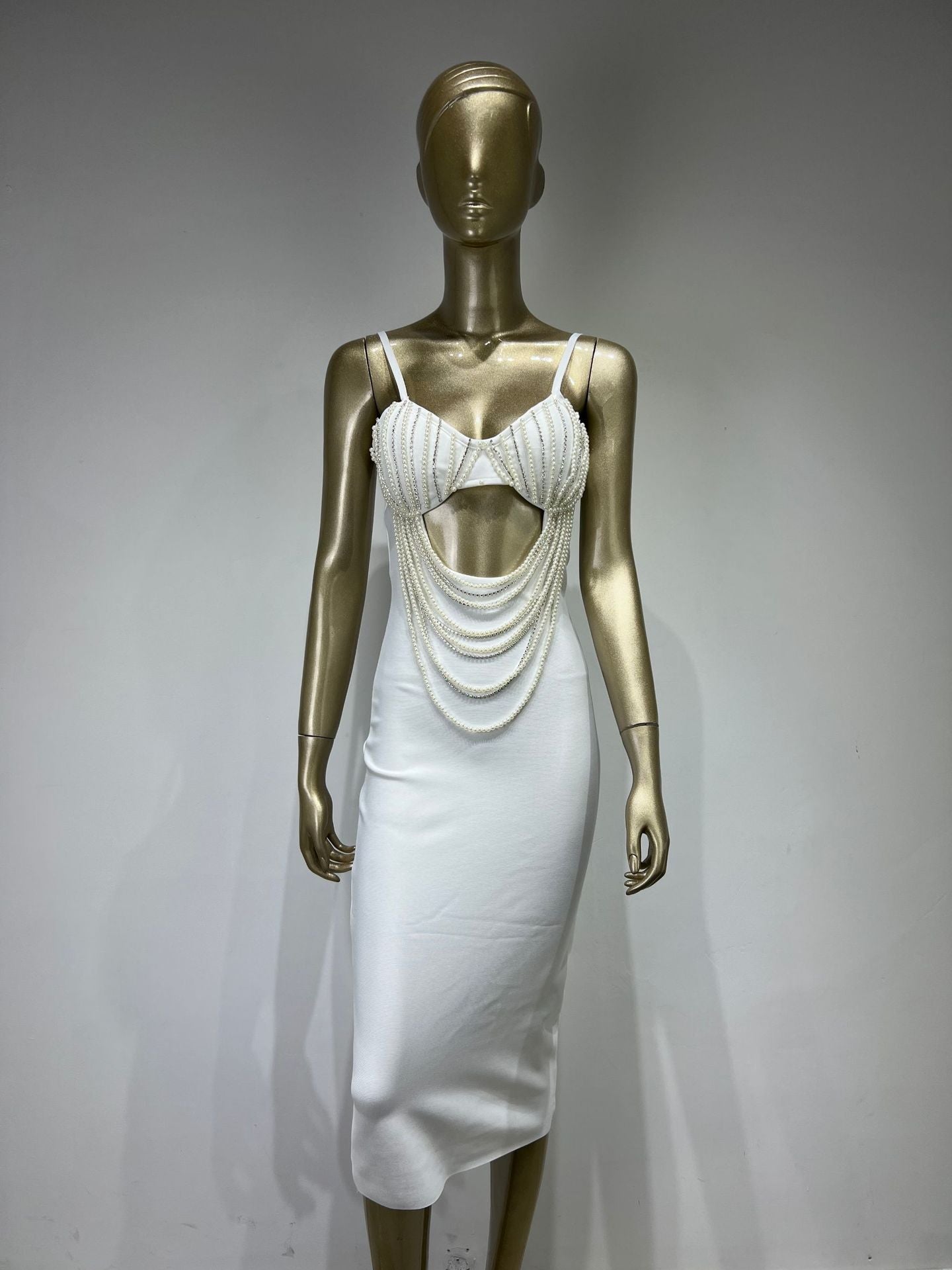Beautifully Finished Dress in a Timeless Design