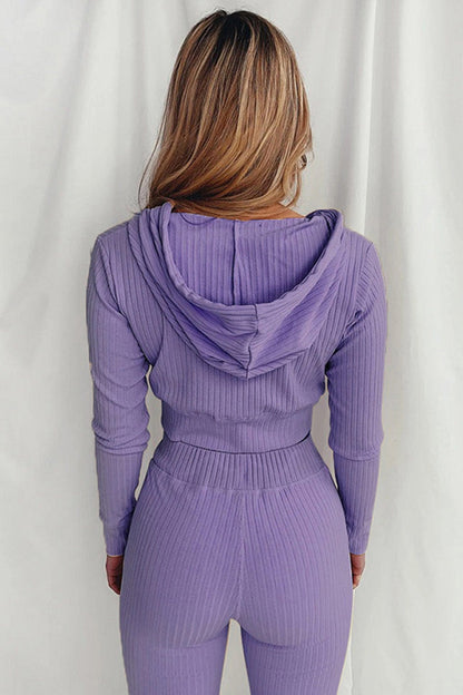 Effortlessly Elegant Pants with a Timeless Design