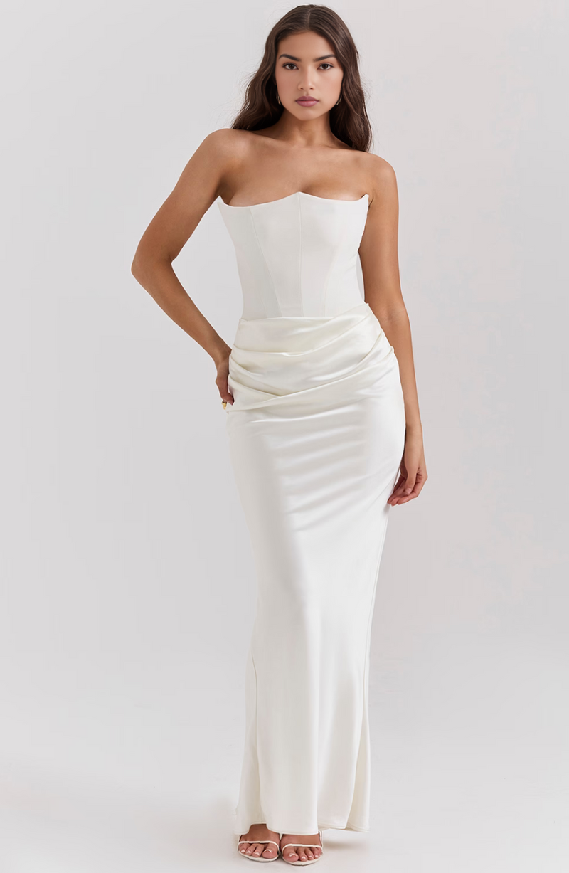 Gracefully Styled Dress for Any Occasion