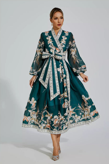 Beautifully Finished Dress in a Timeless Design