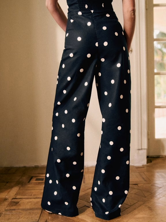 Gracefully Styled Garment for Any Occasion