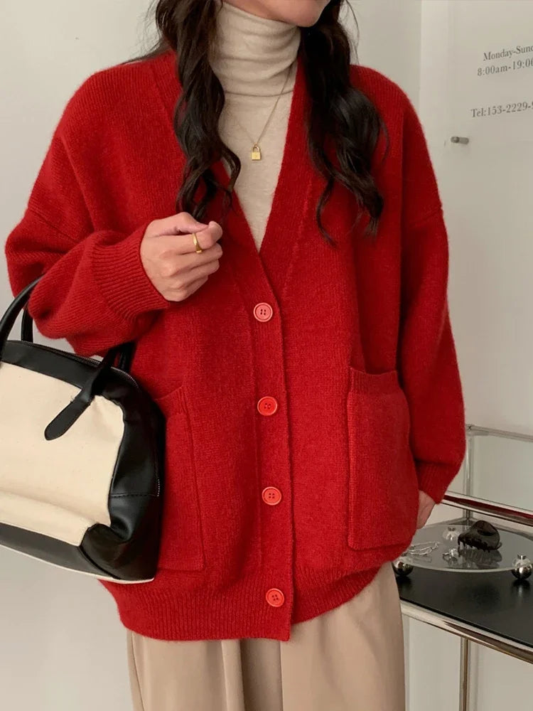 Well Tailored Cardigan with a Graceful Silhouette