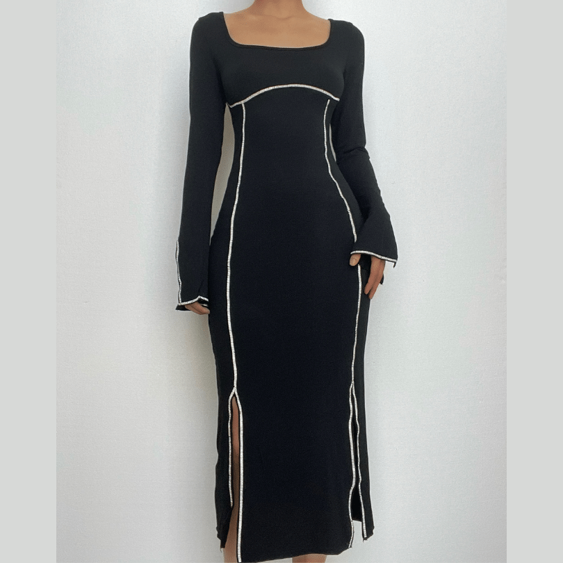 Beautifully Finished Dress in a Timeless Design