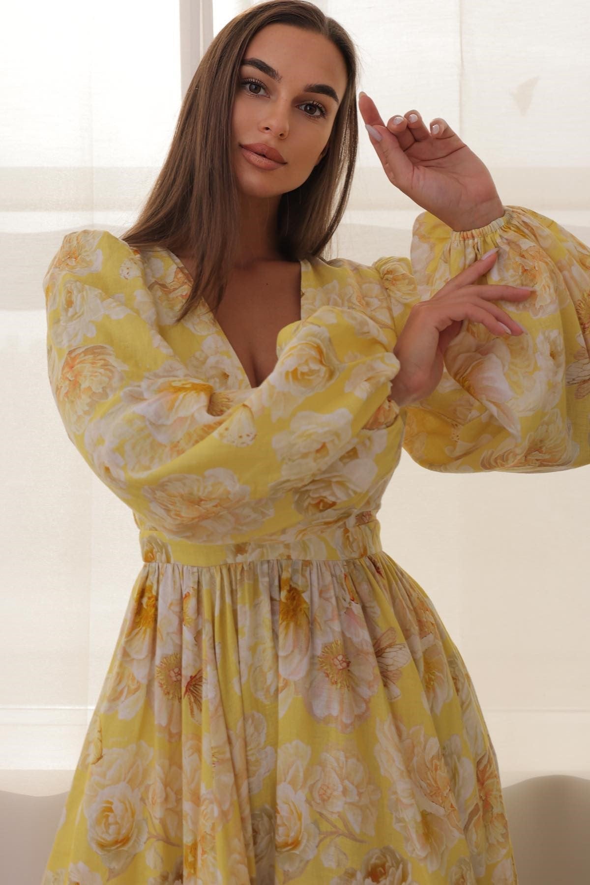 Effortlessly Elegant Dress with a Timeless Design