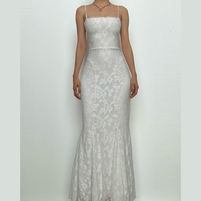 Beautifully Finished Dress in a Timeless Design
